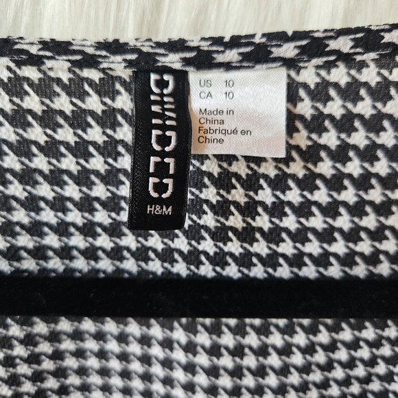 H&M Divided B&W Houndstooth Flared Button-Up Dress - Picture 5 of 7